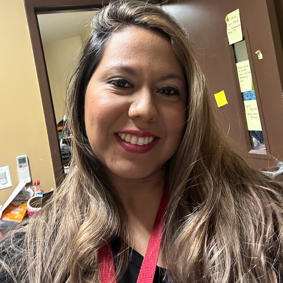 Meet your Posher, Christina - Picture 2 of 2